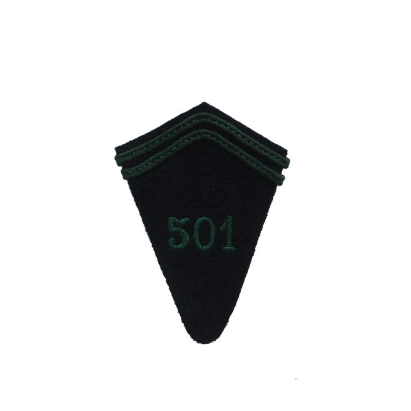 Patte de manche du 501ème Régiment de Chars de Combat - numéro brodé vert foncé, drap bleu nuit