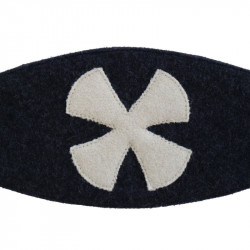 Insigne Croix de Malte en drap de laine blanc découpé et cousu